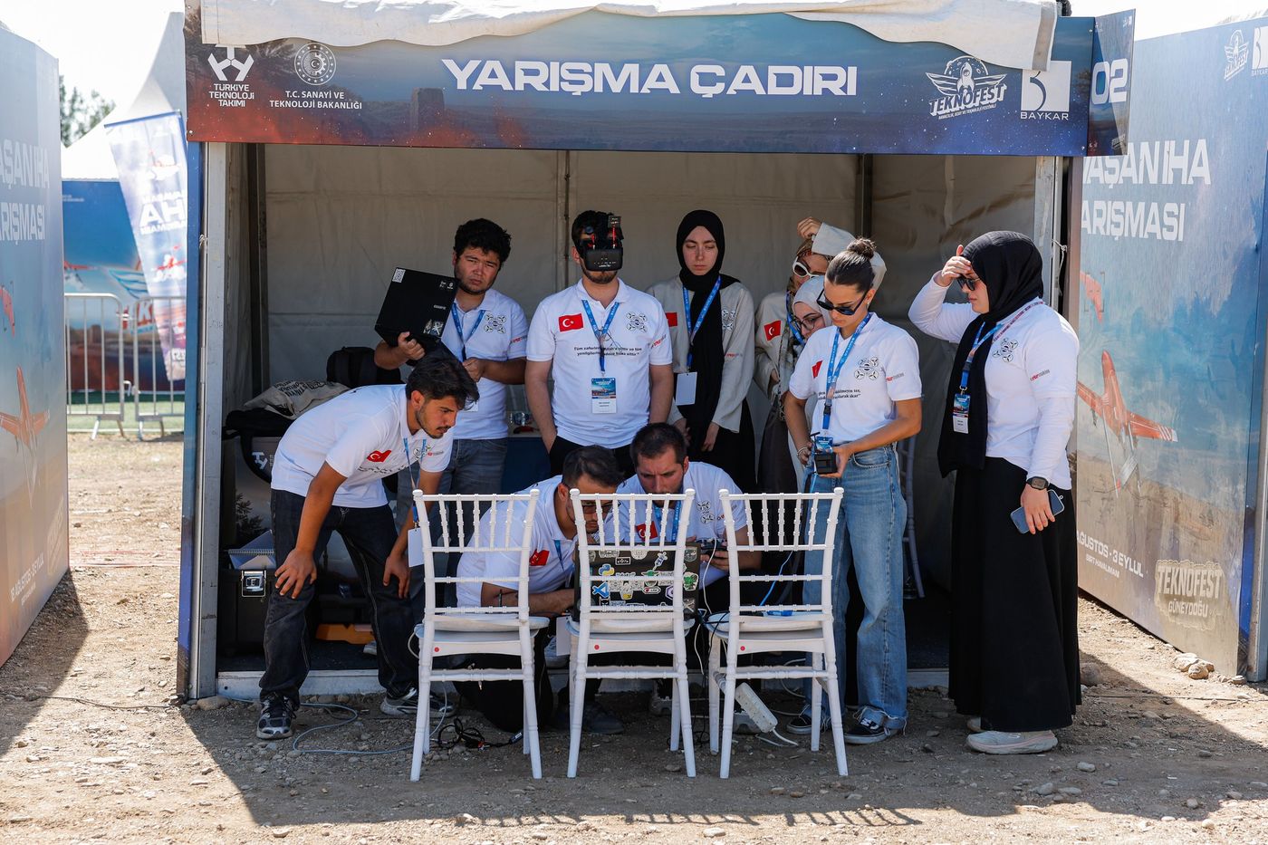 Takım Savaşan İHA yarışma çadırında